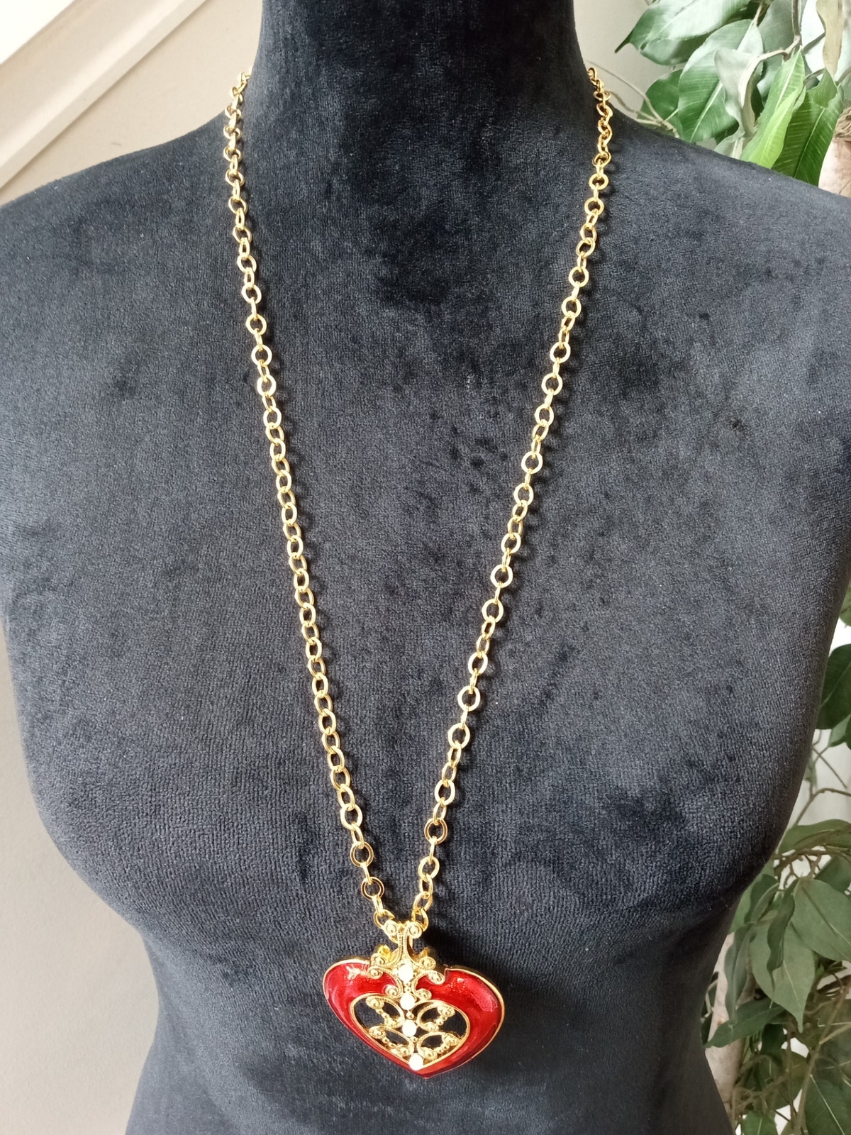 Red Enamel Heart Pendant Necklace Gold Tone Filigree Romantic Valentine Gift
